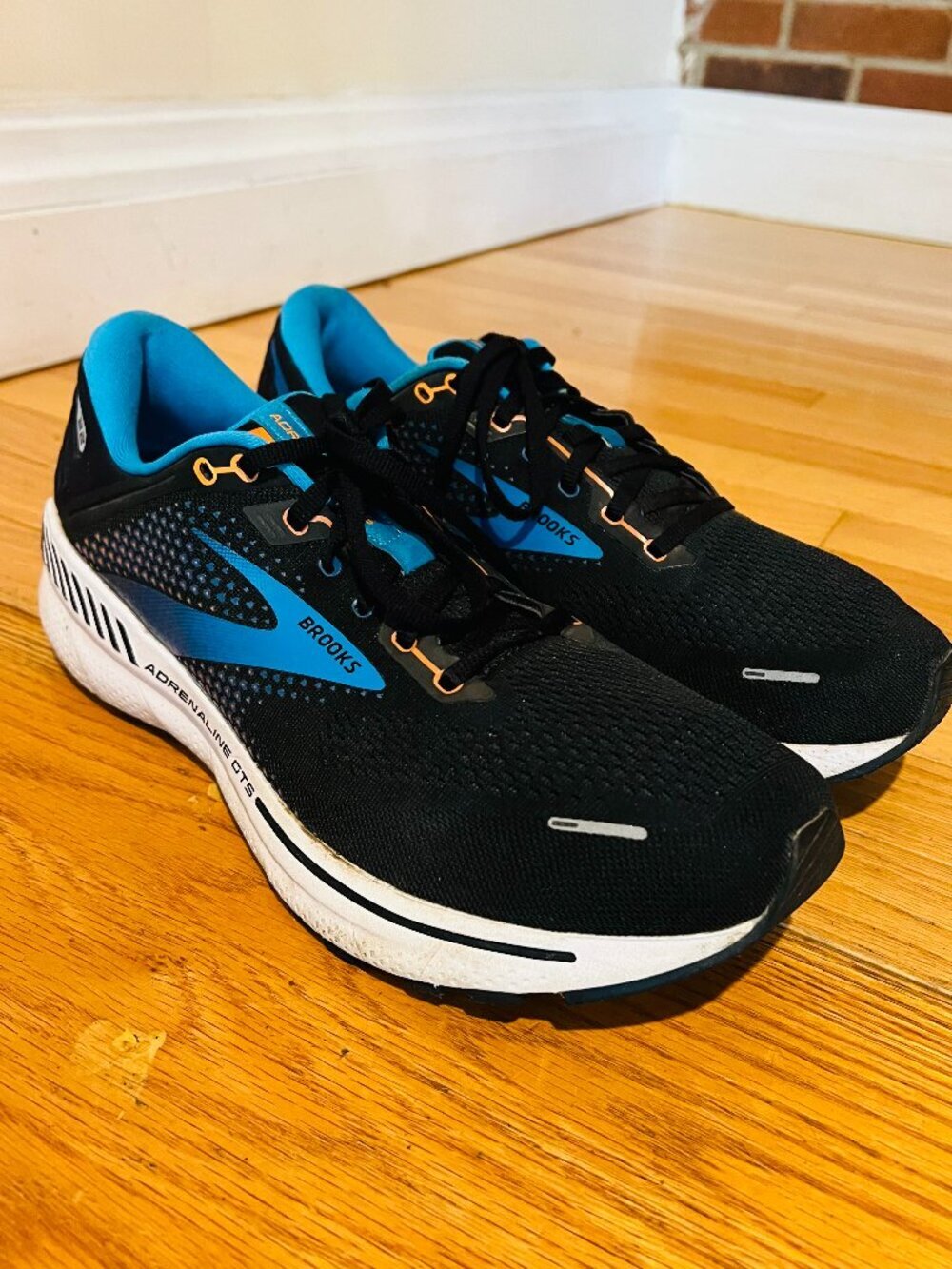 Brooks Adrenaline GTS 22 Men’s Size 12 D Black Blue White Running Shoes Sneakers